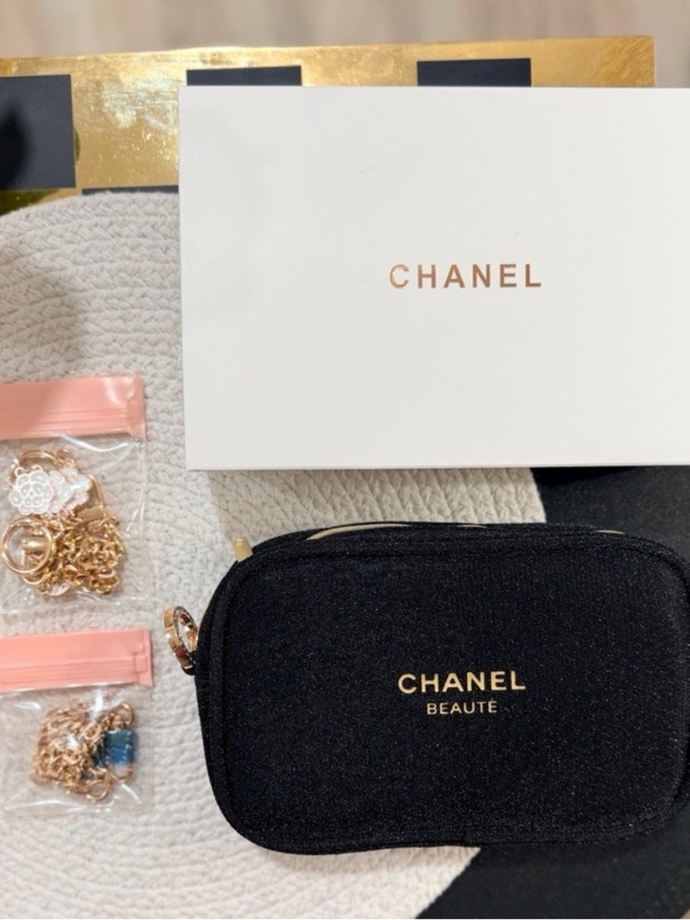 CHANEL Beauté Black Glitter Cosmetic Bag w/Gold Chain Strap + Camila detail NIB - Picture 12 of 13